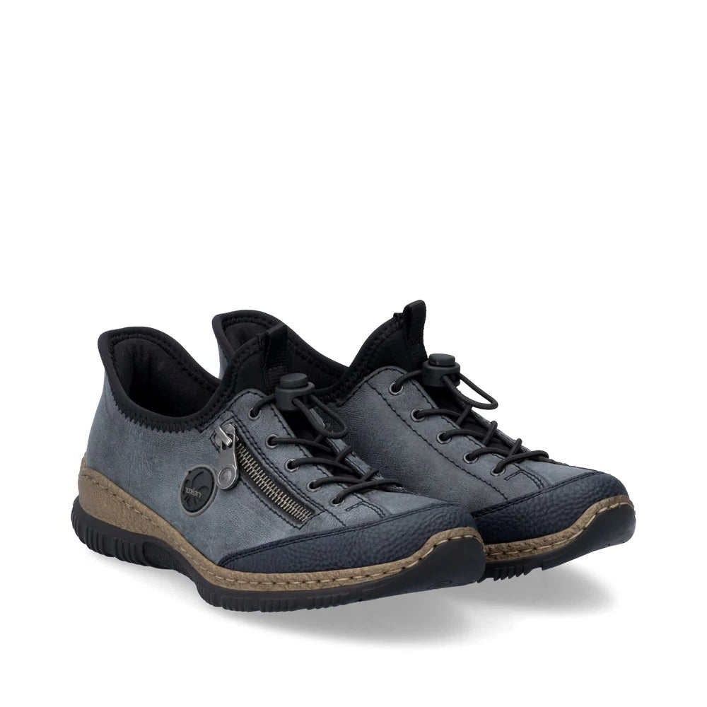 Blue Step in Sneaker